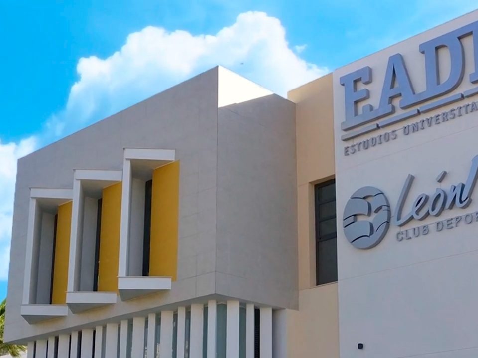 Los alumnos de diseño en EADE universidad